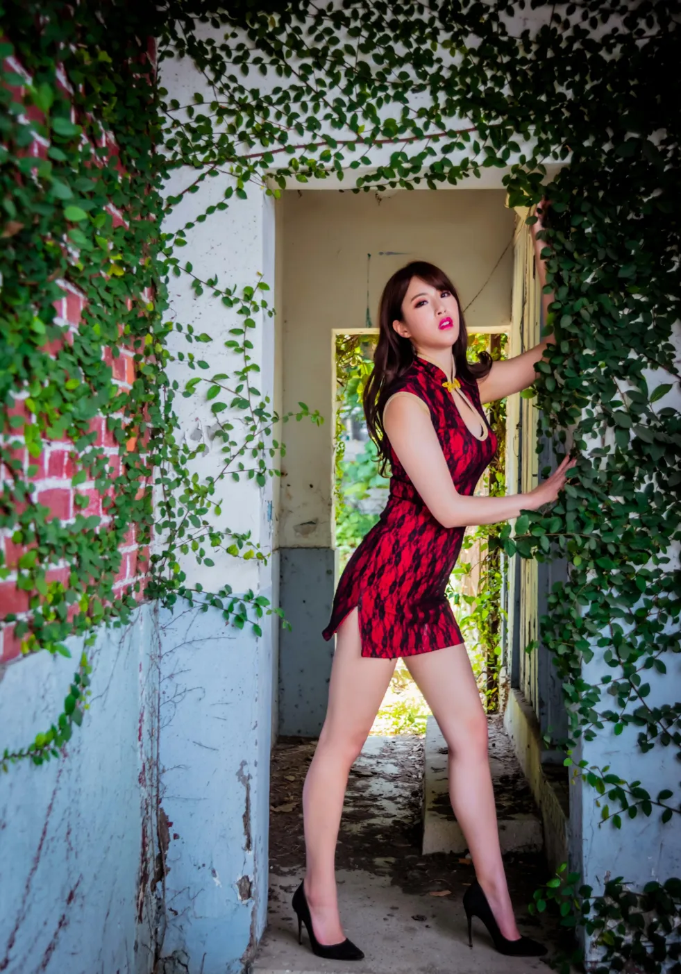 [Mzsock] NO.177 Wu Yuqi Red Flower Short Cheongsam High Heels Beautiful Legs street photography#[105P]-59